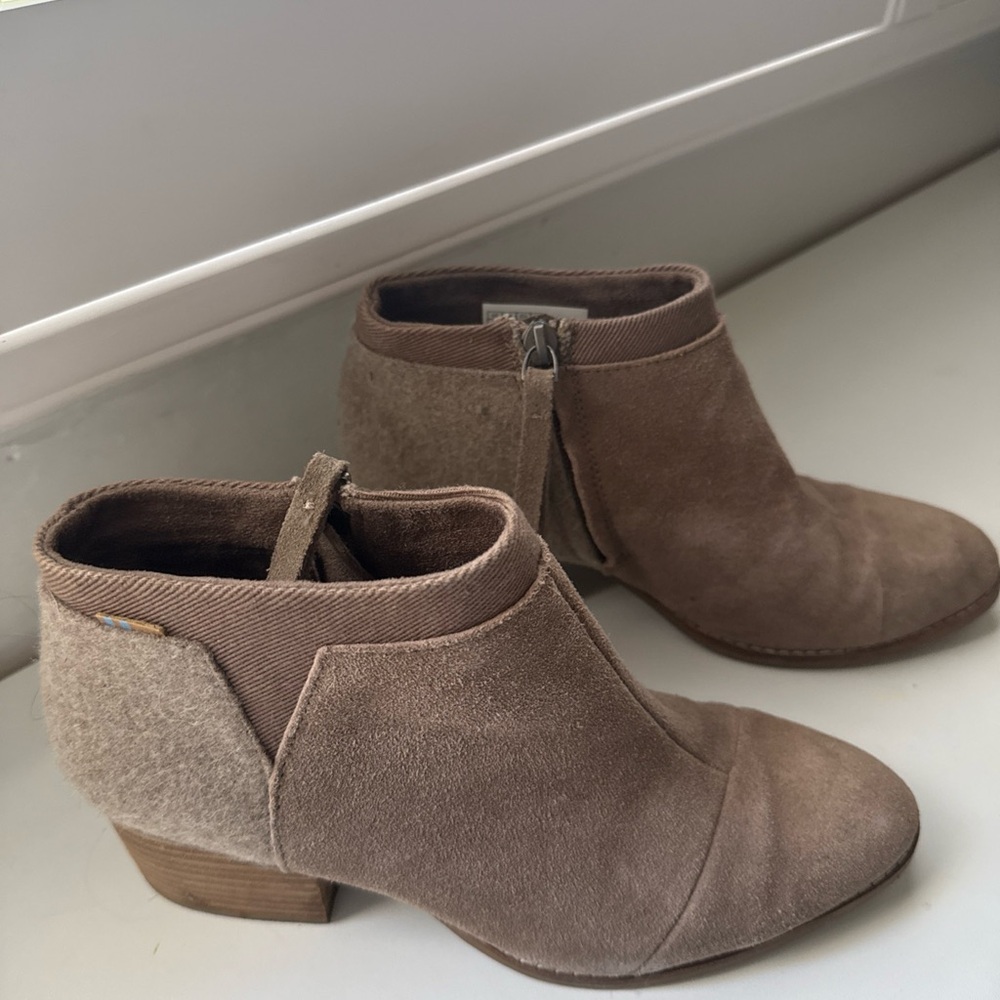 Toms Suede Brown Ankle Booties